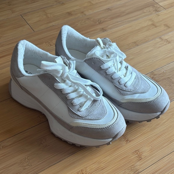 No Boundaries White and Gray Women's Sneakers - Picture 2 of 5